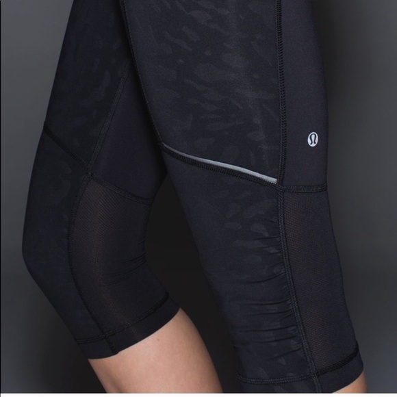 lululemon athletica cropped leggings with pockets - Picture 3 of 8